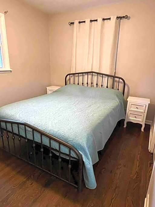Modern & Cozy 2 bedroom home near downtown Shawnee