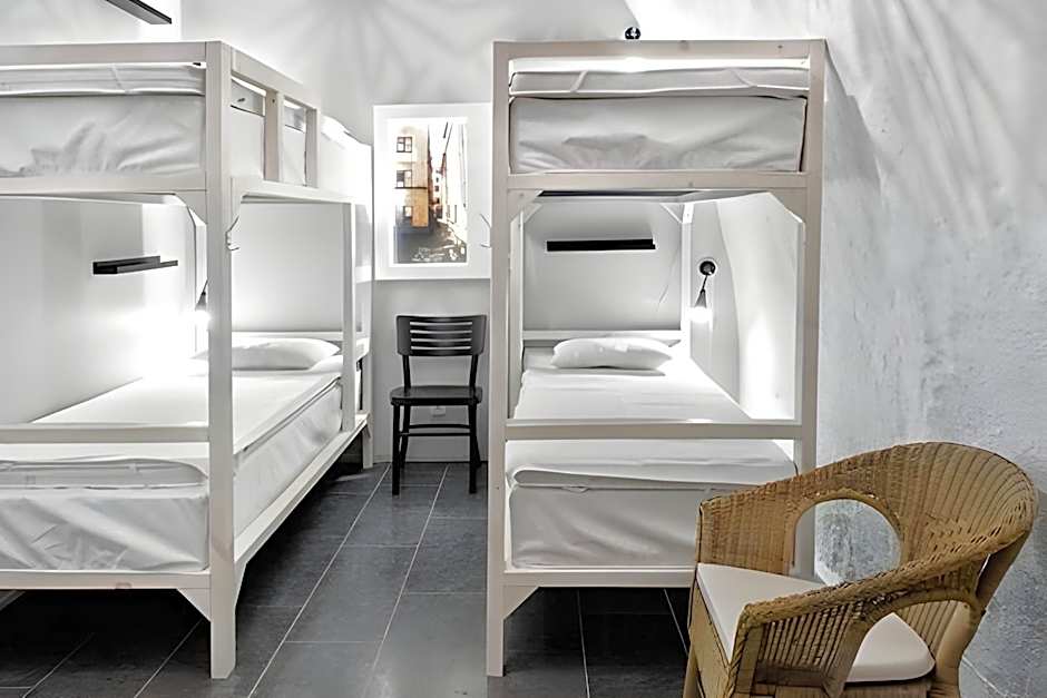 RAMILTON Old Town Hostel