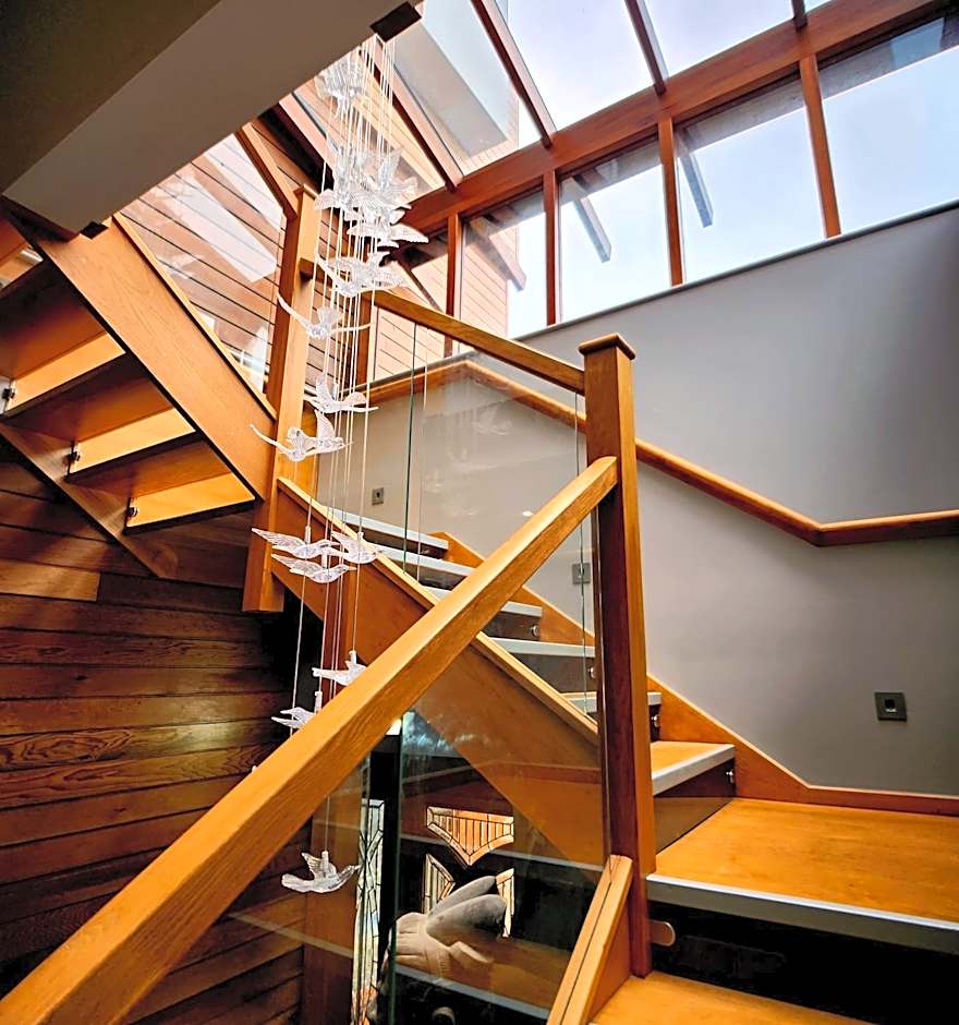 Pinnacle Suites Hotel