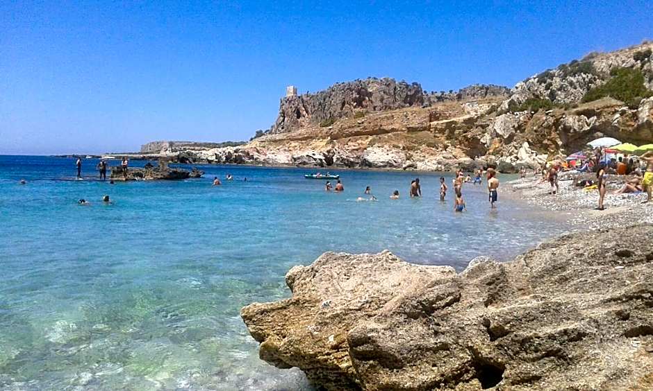 Sea View Teti Rooms & Apts