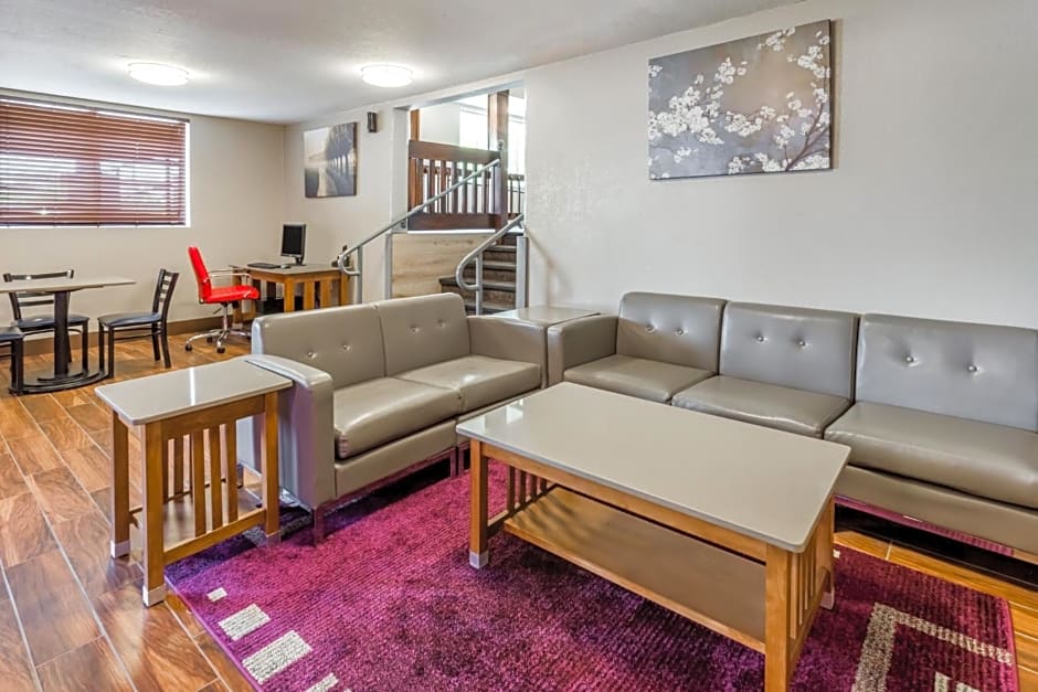 Super 8 by Wyndham Iowa City/Coralville