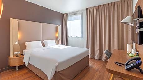 Standard Room with Three Single Beds