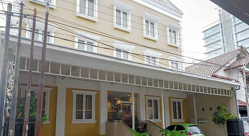 SANS Hotel Empress Simpang Lima