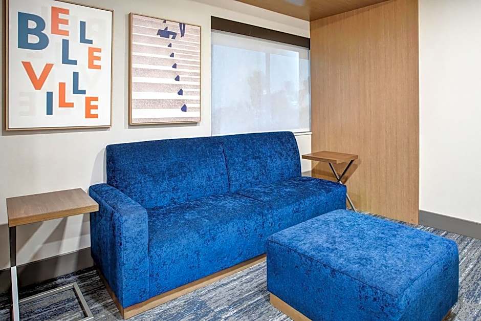 Holiday Inn Express Hotel & Suites - Belleville Area By IHG