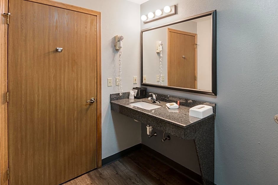 Boarders Inn & Suites by Cobblestone Hotels - Superior/Duluth