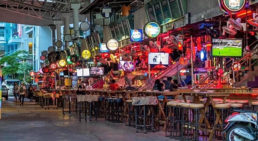 OYO 292 The Oddy Hip Hotel