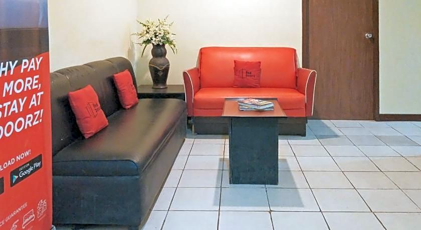 RedDoorz Near Baclay Drive Super Metro
