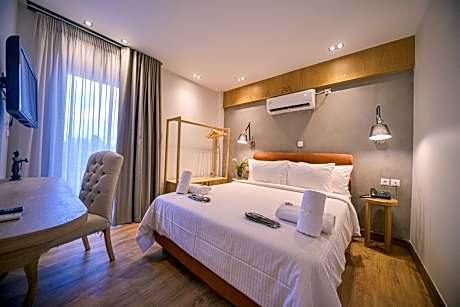 Urban Spa Suite with a Private Heated Plunge Pool and Jacuzzi