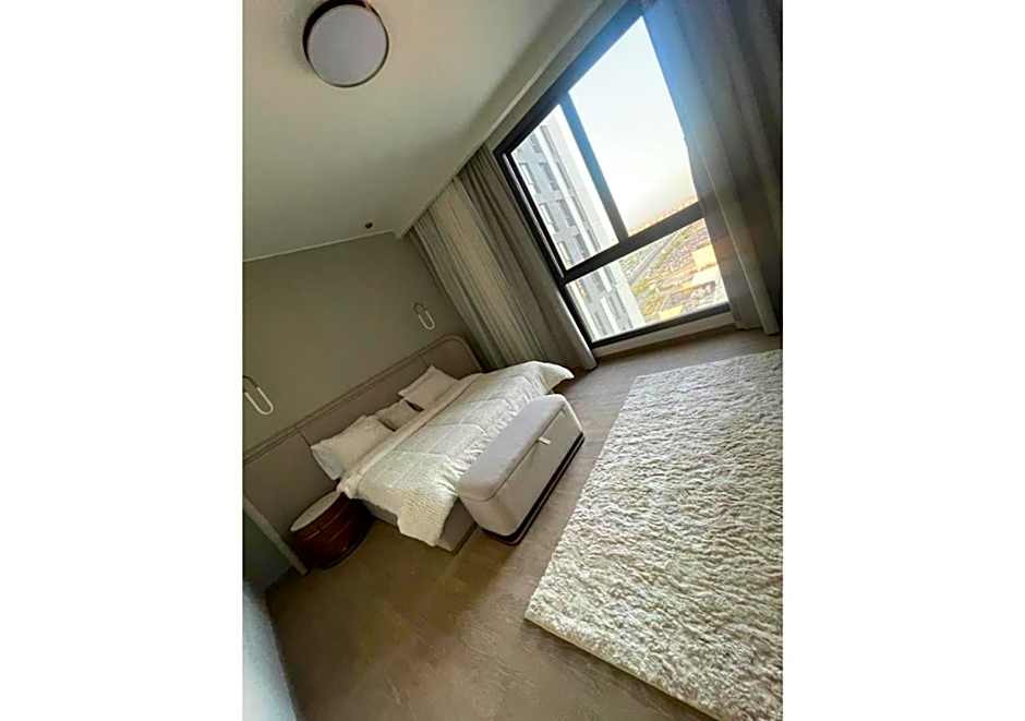 Deluxe Furnished Apartment in Mall Of Arabia Towers , AEON 1407