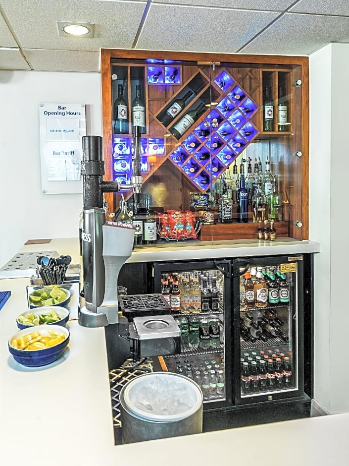 Holiday Inn Express London Gatwick Crawley By IHG