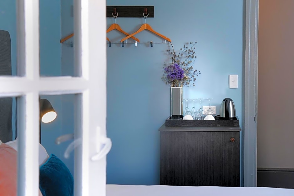 The Stirling Arms Hotel