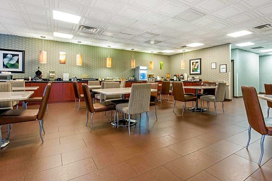 Quality Inn & Suites Charleston - Civic Center