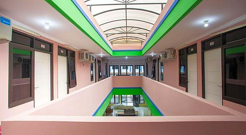 RedDoorz near Petra University 2