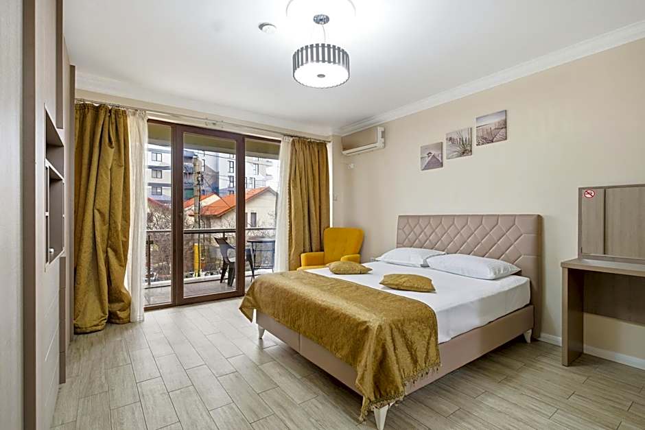 REYNA APART HOTEL