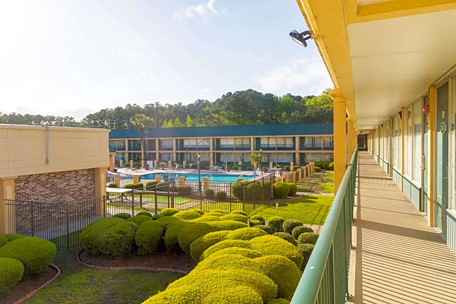 Quality Inn Richmond Hill - Savannah I-95