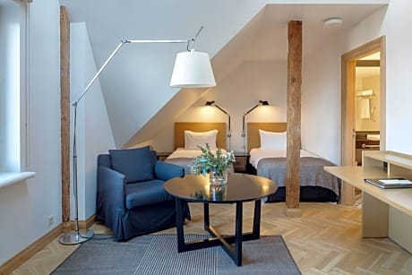 One-Room Apartment with Twin Beds