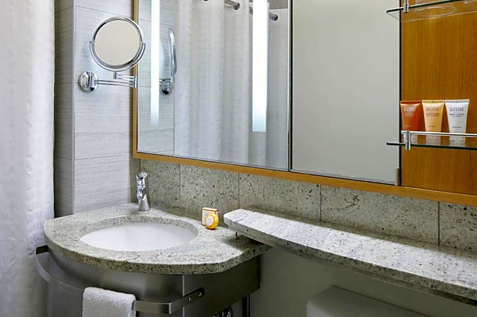 The Jewel, a Club Quarters Hotel, Opposite Rockefeller Center