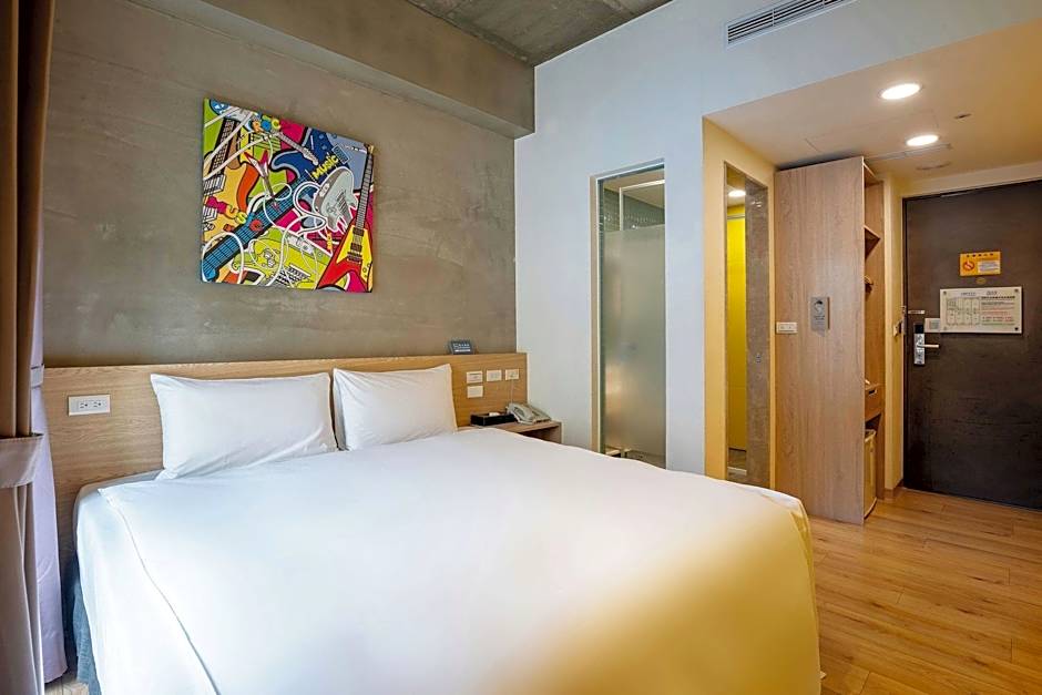 CHECK inn Express Taichung Yizhong