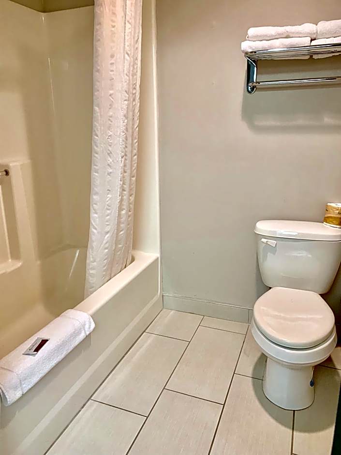 BridgePointe Inn & Suites by BPhotels, Lincoln I-80 & 27th St
