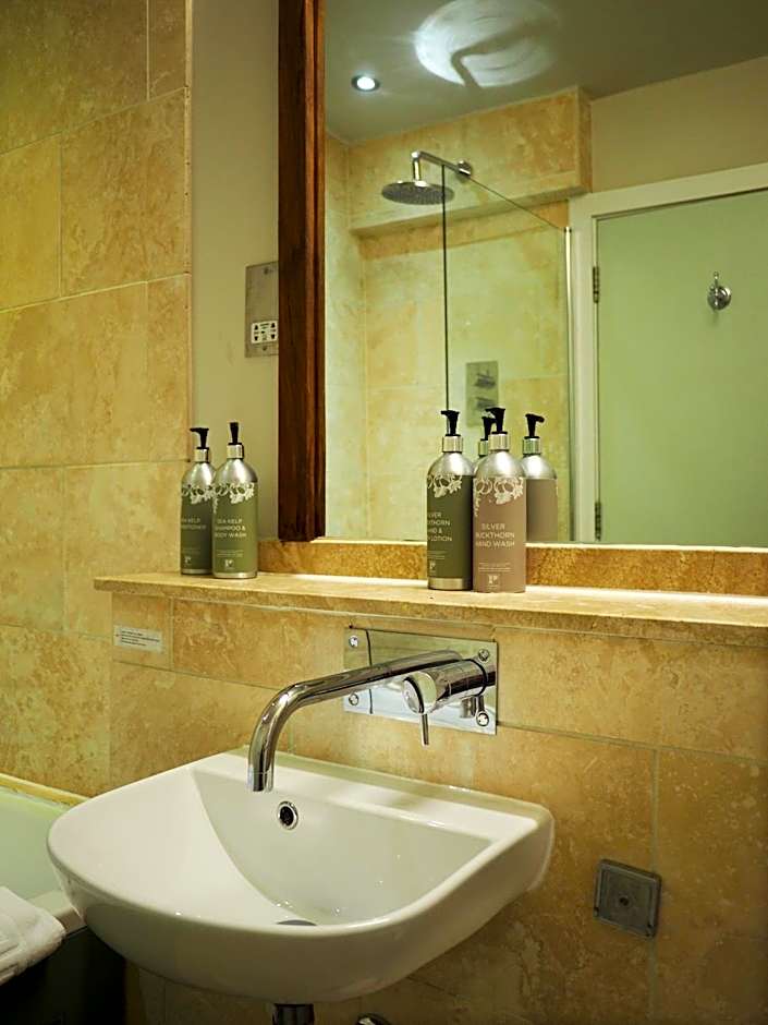 Bear and Ragged Staff