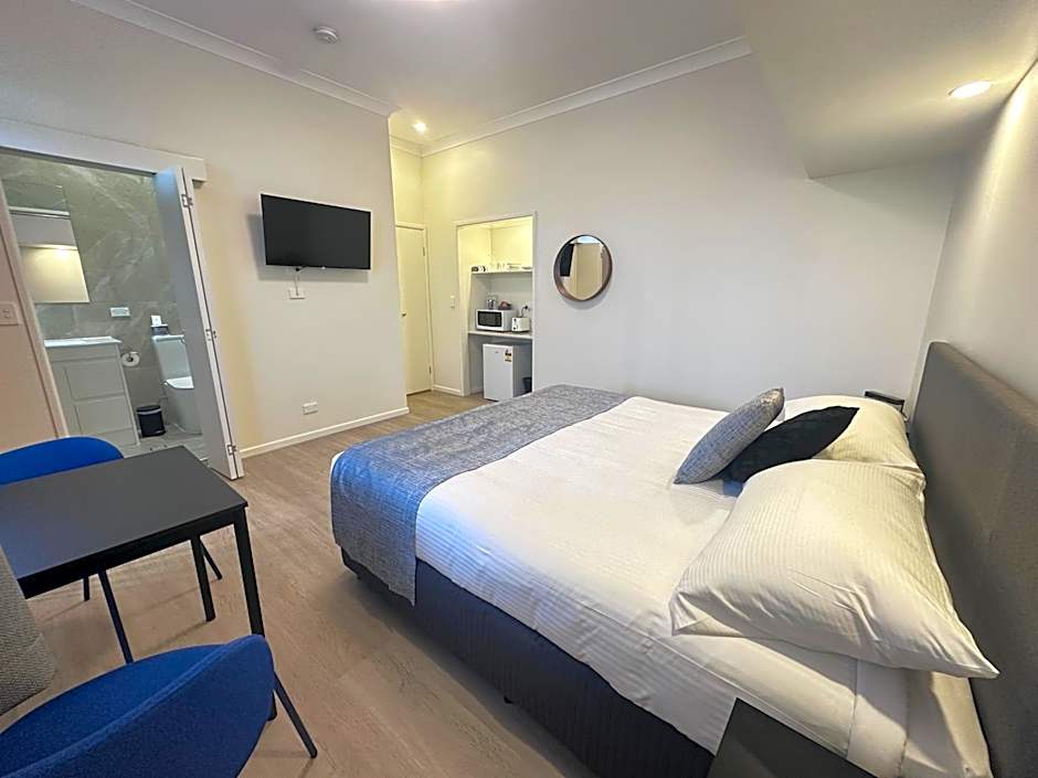 McNevins Logan Park Motel