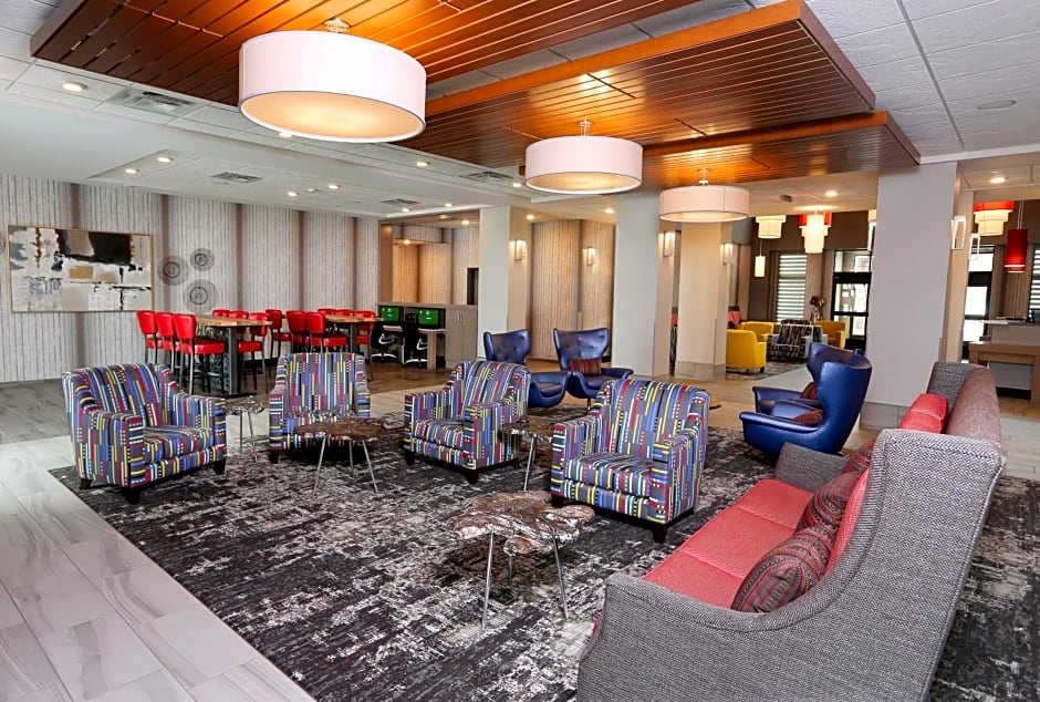 Holiday Inn Hotel & Suites Sioux Falls - Airport, an IHG Hotel