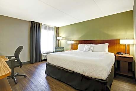 King Room with Roll-In Shower - Mobility Access/Hearing Accessible