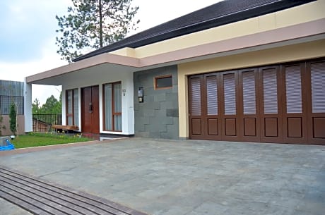 Cempaka 5 Villa Dago Private Pool - Guest Reservations