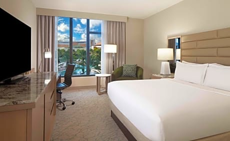 King Room with Pool View - Hearing Access/Executive Floor