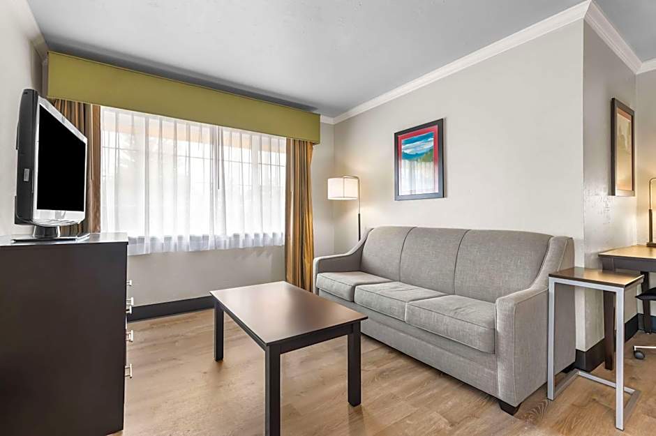 Photo 1 of 5 of 2 Queen Beds with Sofabed