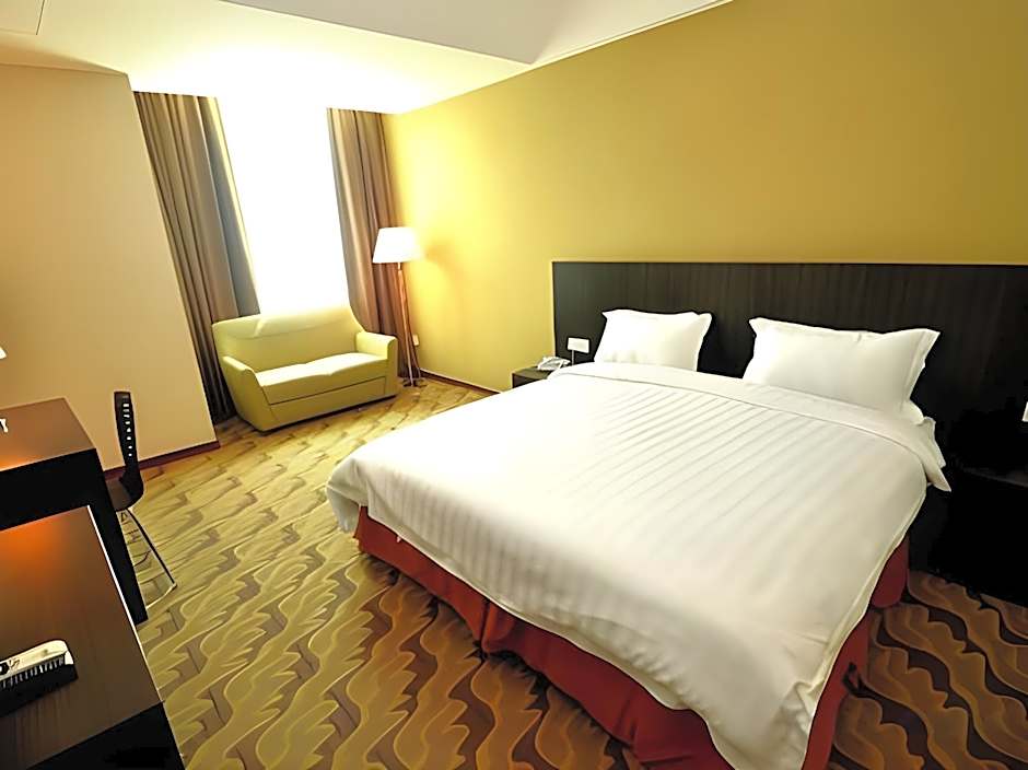 Eminent Hotel