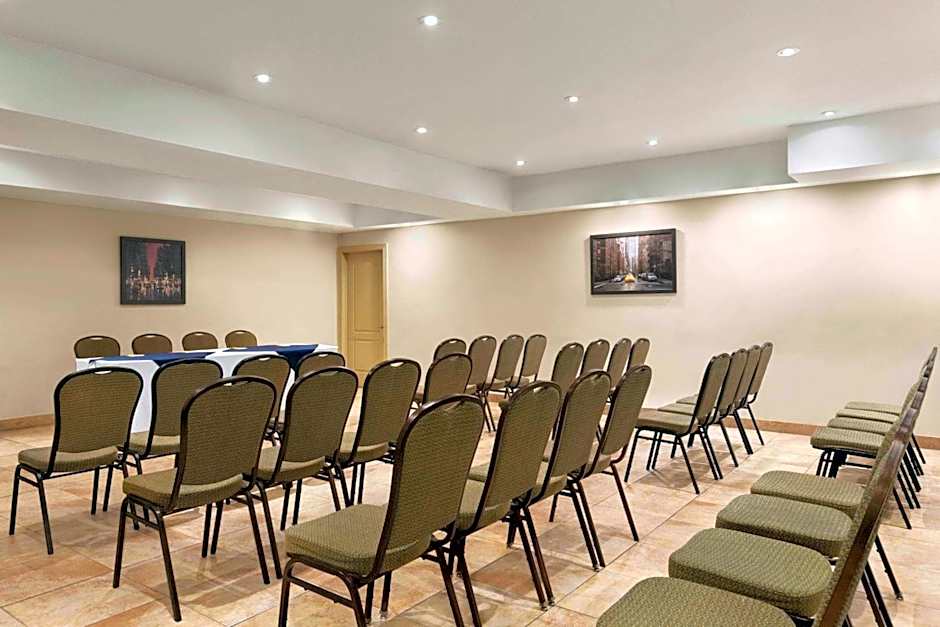 Days Inn by Wyndham Montreal East