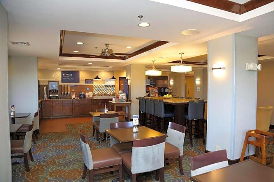 Holiday Inn Express Hotel & Suites Cleveland - Ms By IHG