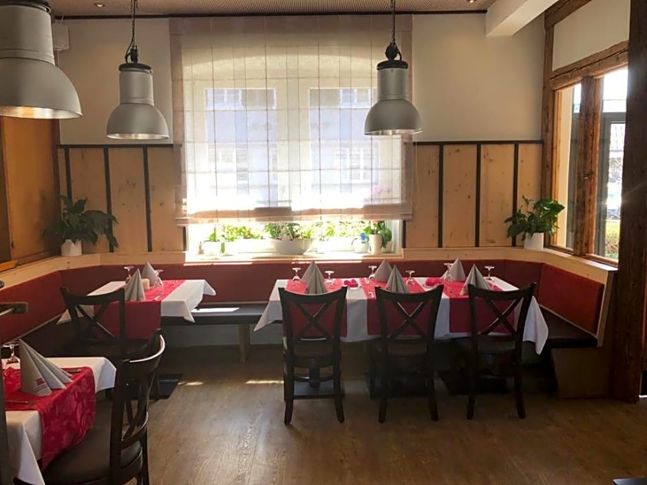 ZUM BAHNHÖFLE Restaurant & Hotel - Albbruck Am Rhein