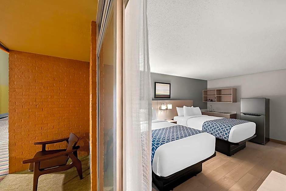 Suburban Studios, Kearney