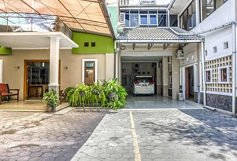 RedDoorz Syariah @ Raya Tajem Maguwo