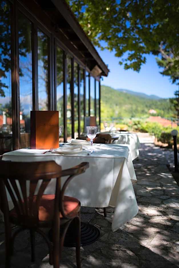Country Club Hotel & Suites