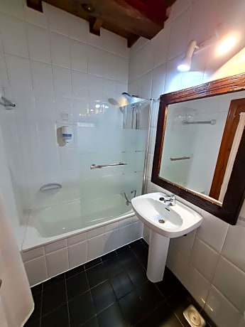Classic Single Room with Shower
