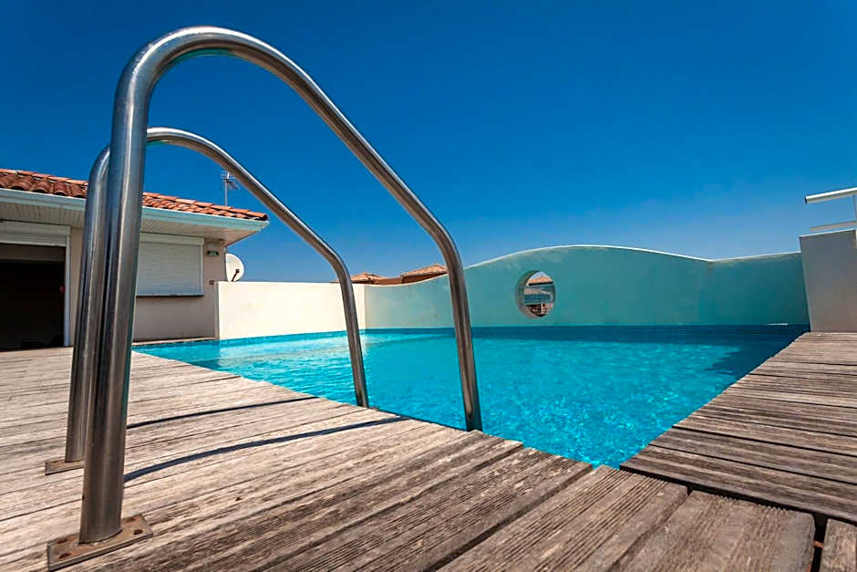 Hotel Grand Cap Rooftop Pool