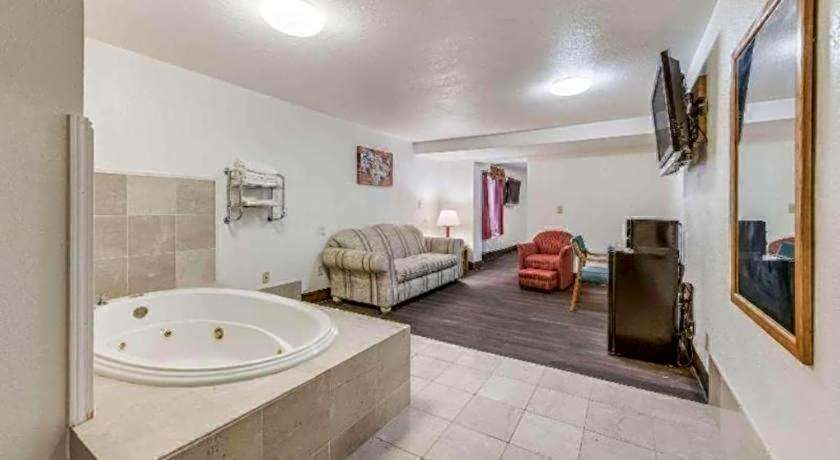 Econo Lodge Truman Inn