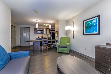 Queen Room with Hearing Mobility Accessible Roll In Shower