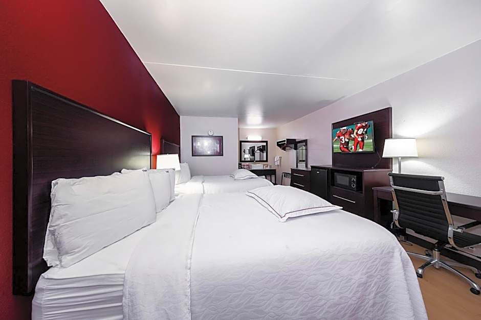 Red Roof PLUS+ Huntsville - Madison