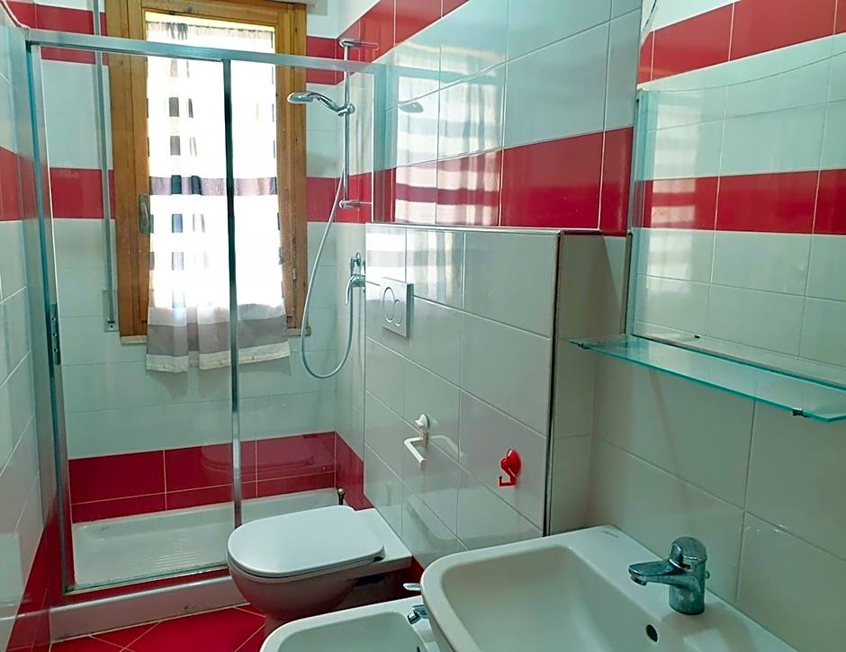 IssTravel, Holiday Homes in Marina di Bibbona from 400 to 900 meters from the sea, apartments 6 beds with private outdoor area