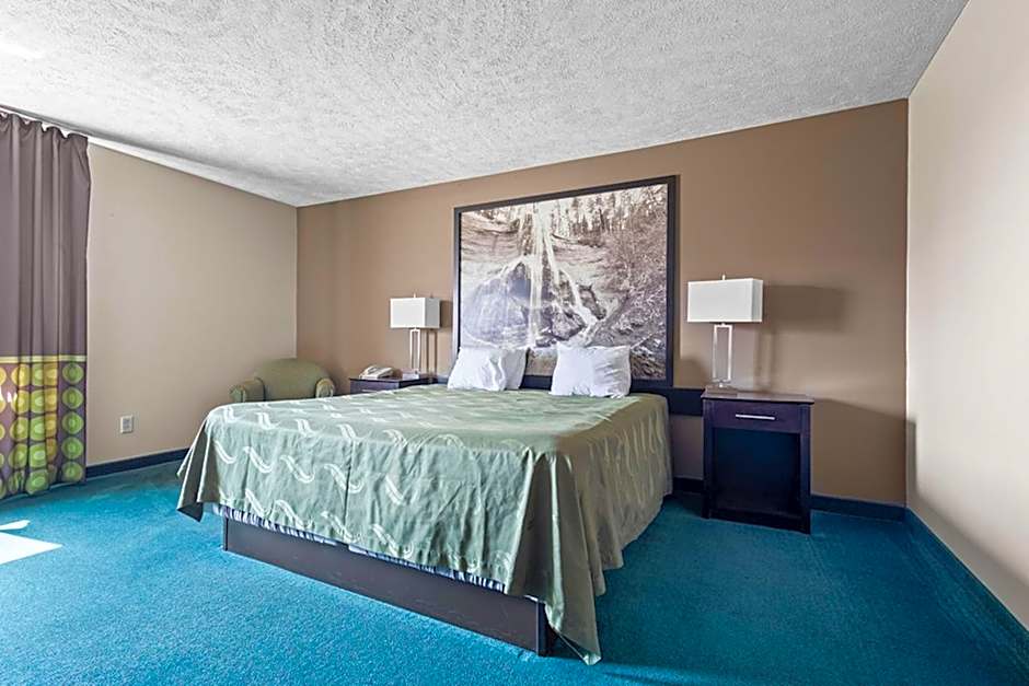 Burgundy Inn & Suites