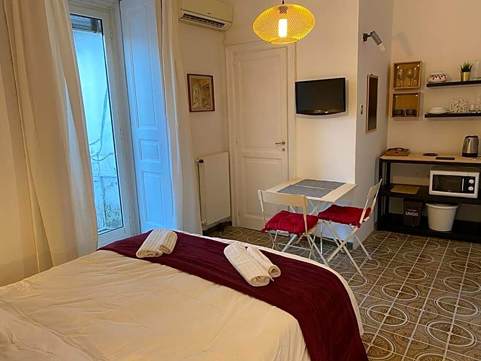 Rooms in San Domenico Maggiore 3
