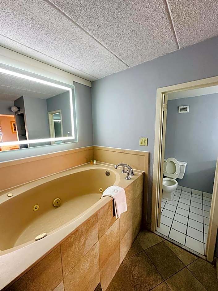 Mystic River Hotel & Suites