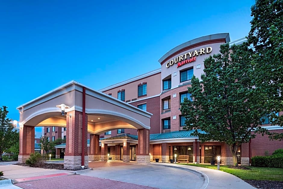 Courtyard by Marriott Omaha Aksarben Village