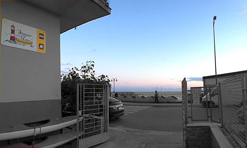 Stanze sul Mare B&B and Apartment