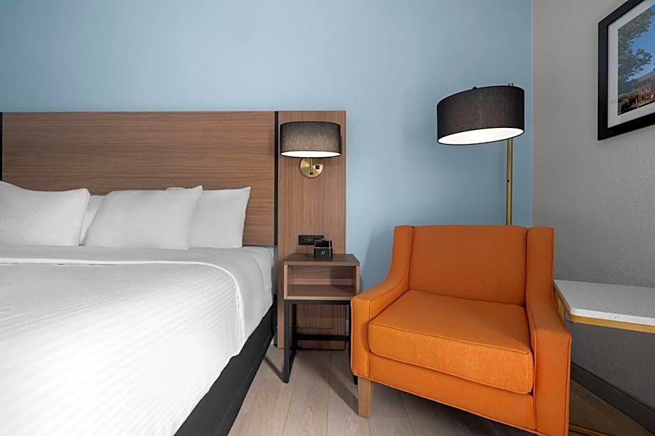 La Quinta Inn & Suites by Wyndham Raleigh Cary