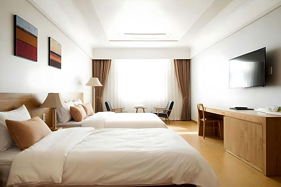 Lake 45 Hotel
